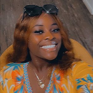 Meet your Posher, Kayla